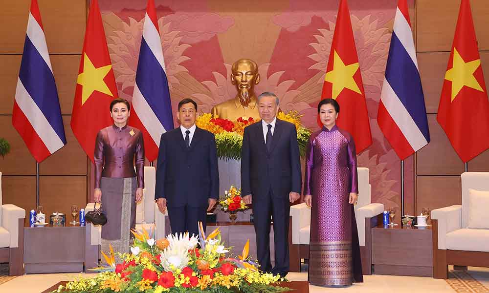 Top leader hosts welcome ceremony for King and Queen of Thailand