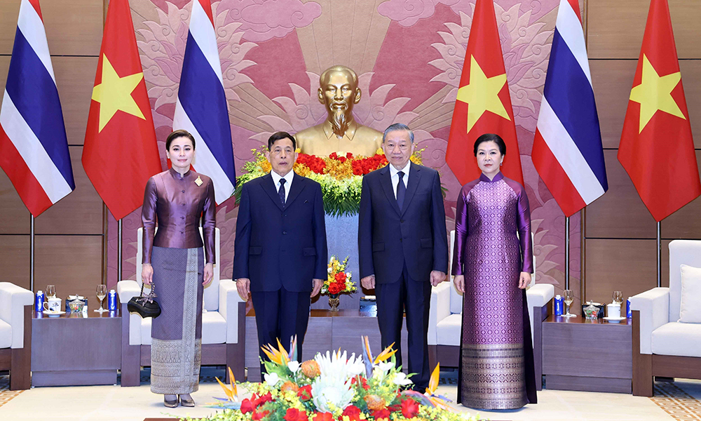 Top leader hosts welcome ceremony for King and Queen of Thailand