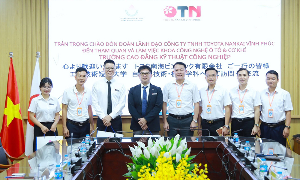 Bac Ninh college, Toyota Nankai Vinh Phuc cooperate on automotive technology training