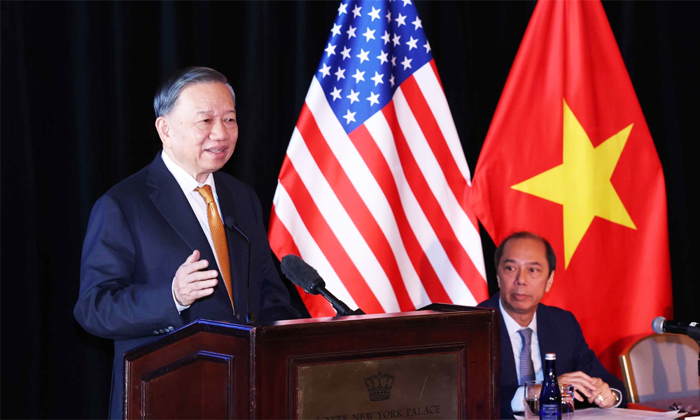Top leader meets Vietnamese experts and intellectuals in US