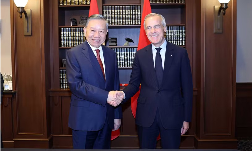Top leader holds talks with Canadian Prime Minister