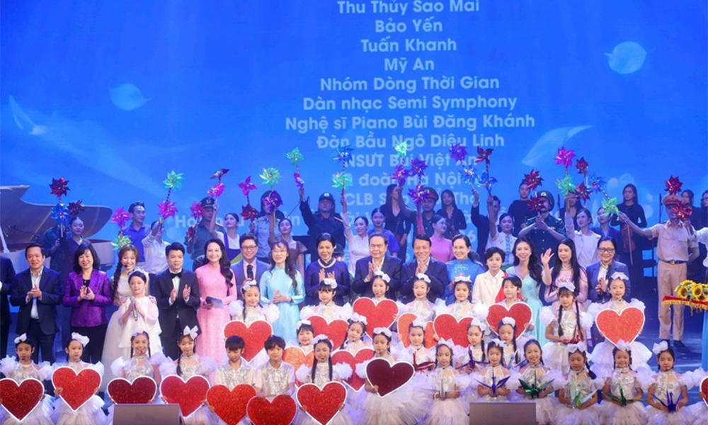 NA President attends music show in support of disadvantaged women, children