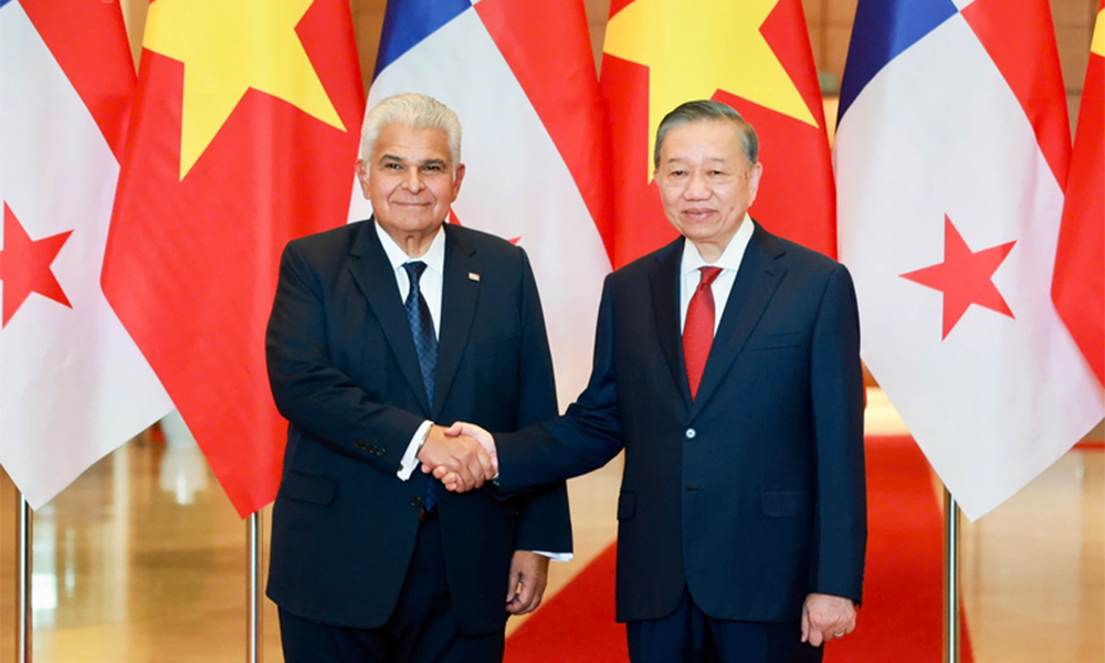 Top Vietnamese, Panamanian leaders hold talks in Hanoi