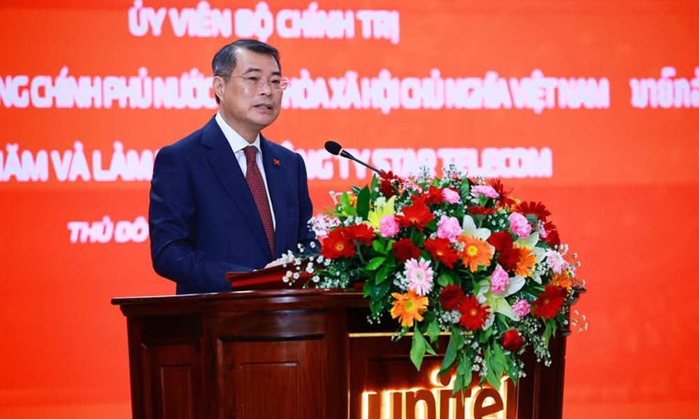PM lauds Unitel for leading Laos’ telecoms, digital technology