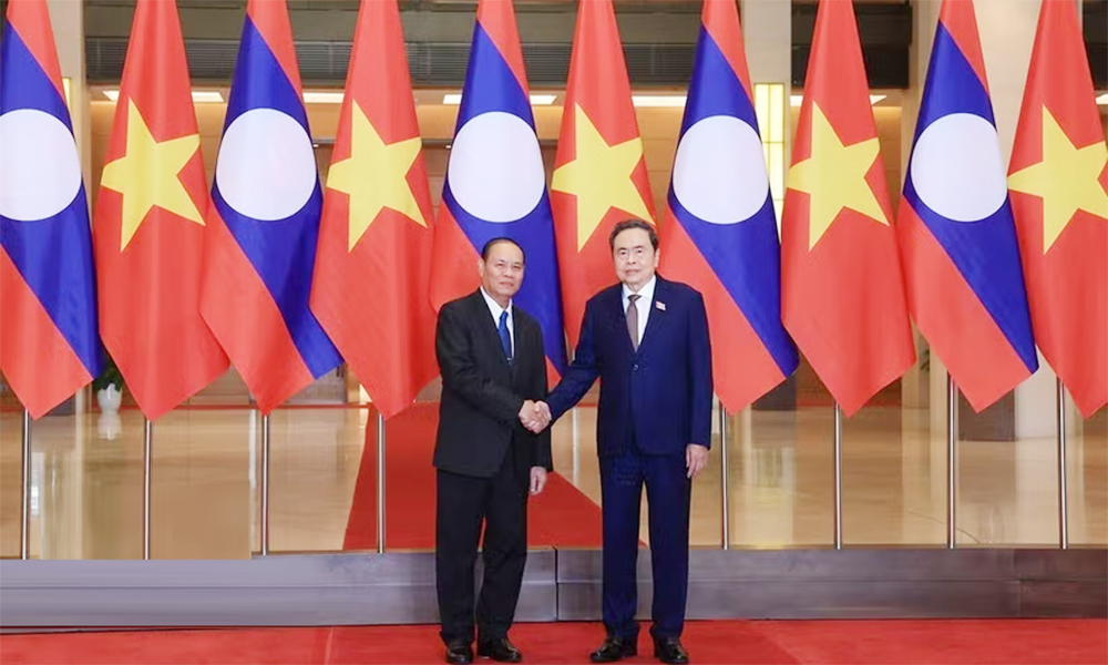 Vietnam’s top legislator welcomes Standing Member of LPRP Secretariat