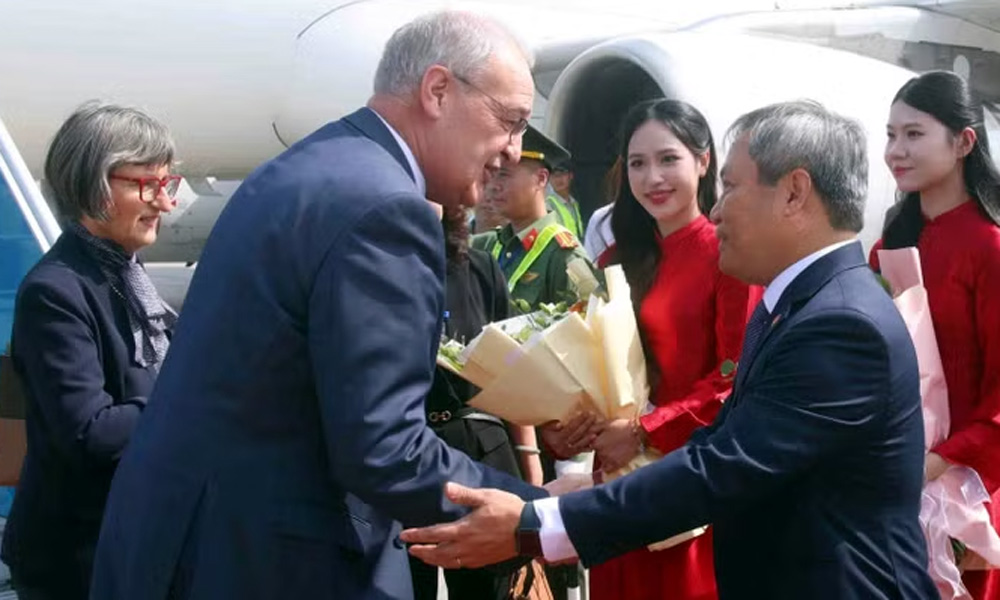 Swiss President Guy Parmelin arrives in Hanoi, beginning official visit to Vietnam
