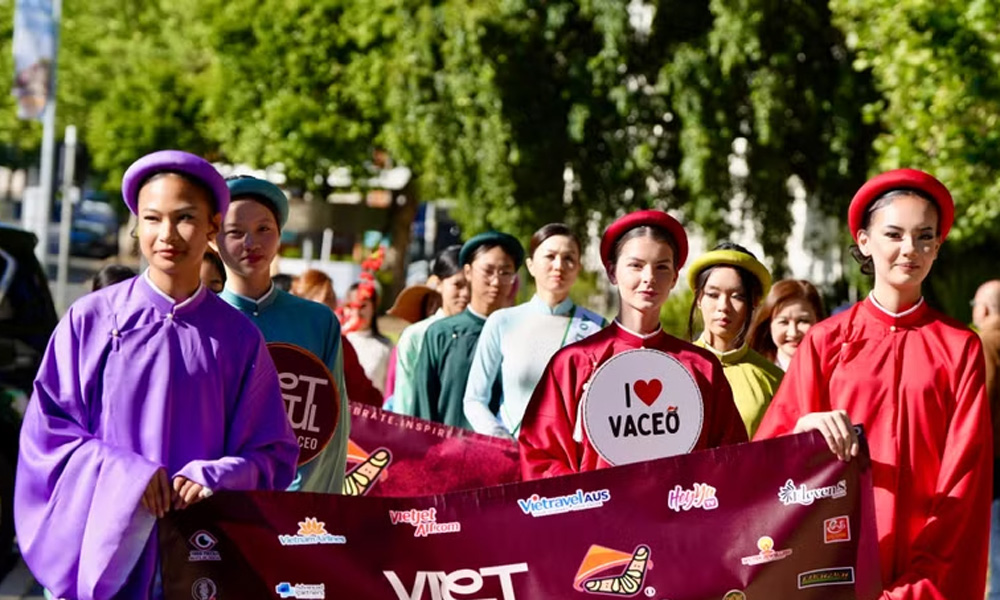 Sydney hosts first Vietnamese Ao dai street parade