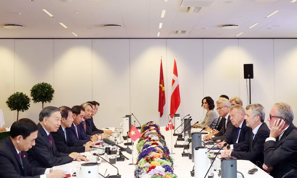General Secretary and President To Lam witnesses exchange of Vietnam-Denmark cooperation agreements