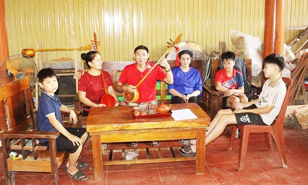 Amid Thai Nguyen’s mountains, Then singing lives on across four generations
