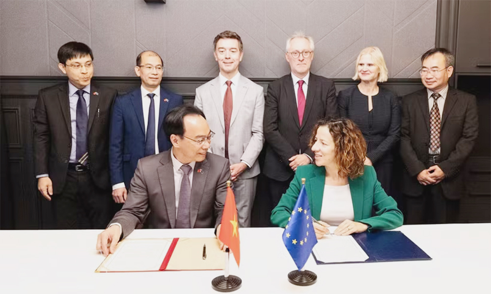 Vietnam, EU sign Letter of Intent on Education and Training