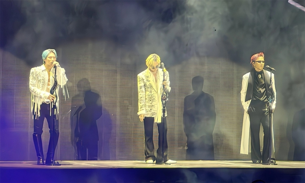 BigBang takes Hanoi fans down memory lane with two decades of hits