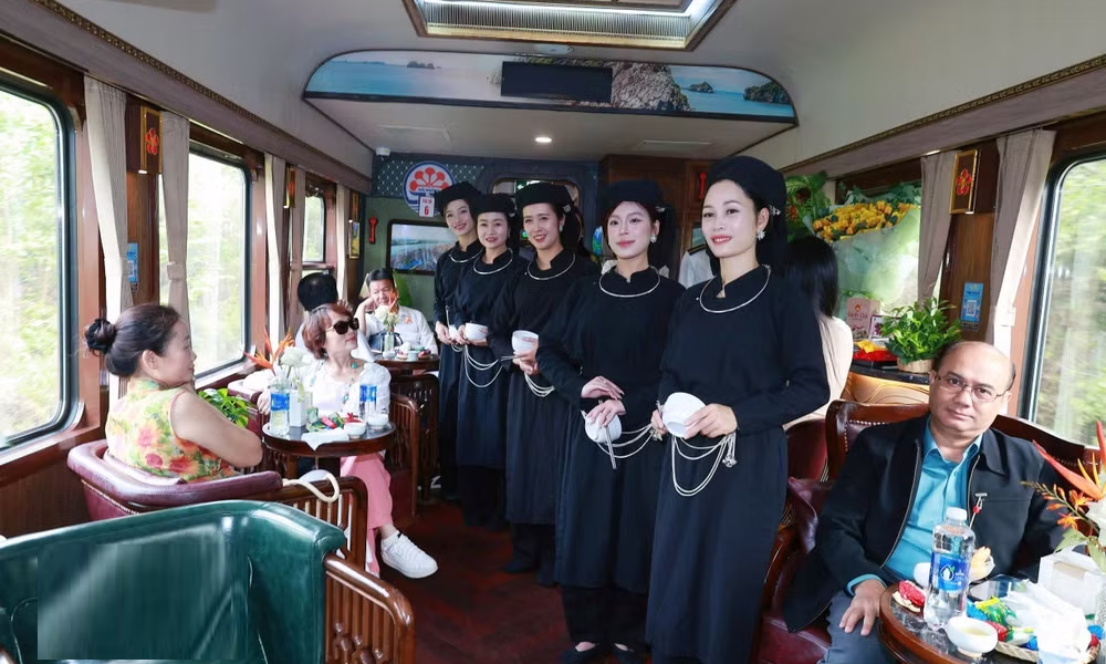 Hanoi–Thai Nguyen Heritage Train launched to promote railway tourism