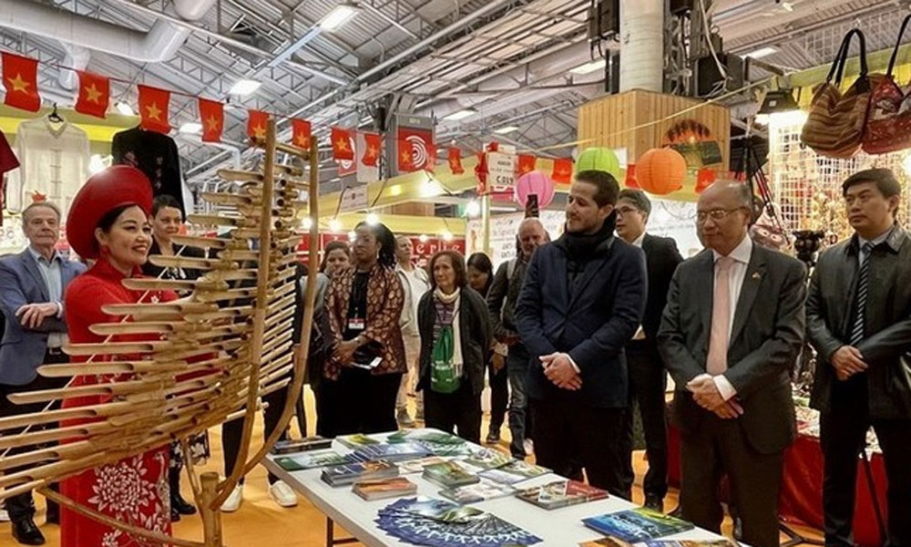 Vietnamese culture, handicraft products attract visitors at Paris Fair 2024