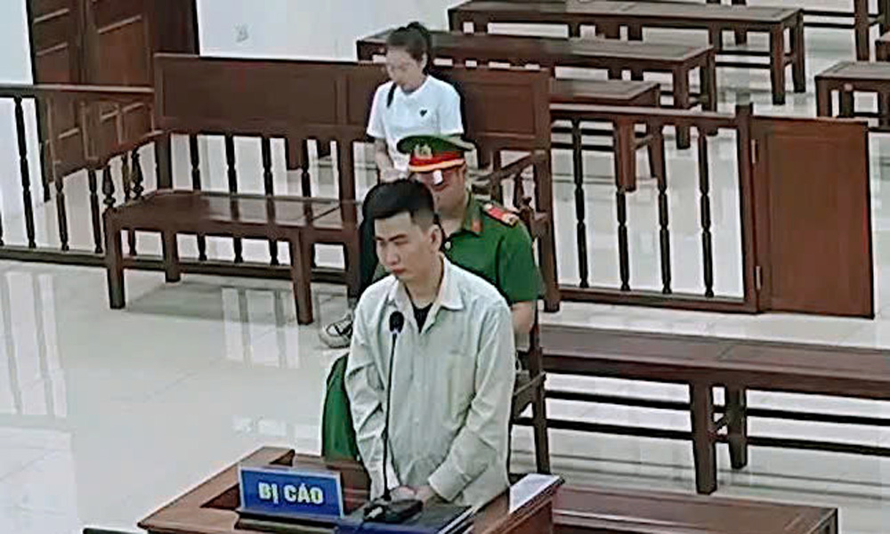 Lĩnh án 19 năm tù vì tội "Lừa đảo chiếm đoạt tài sản" và "Tham ô tài sản"