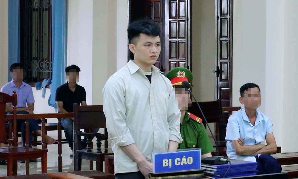 Một bị cáo lĩnh án vì xích mích khi mời uống bia