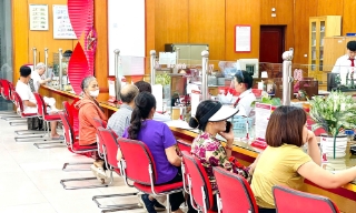 Ngành Ngân hàng triển khai các giải pháp hỗ trợ khách hàng bị thiệt hại do bão lũ gây ra
