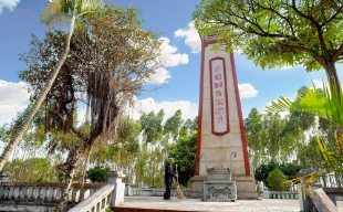 Hỗ trợ học bổng cho học sinh 