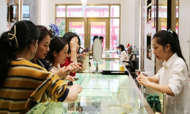  Bắc Ninh: Xếp hàng mua vàng lượng nhỏ ngày vía Thần Tài