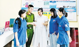 Chiến dịch Thanh niên tình nguyện hè: Góp sức hỗ trợ người dân giải quyết thủ tục hành chính