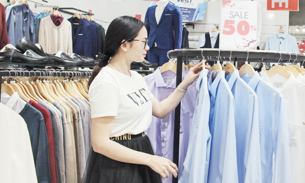  Bắc Ninh: Cửa hàng thời trang chật vật tìm khách 