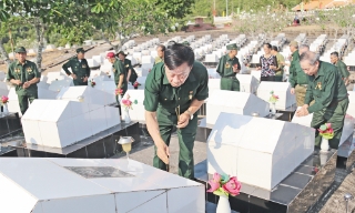 Dấu chân nơi chiến trường xưa