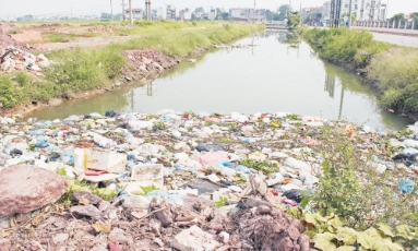  Rác thải ùn ứ, xử lý chậm trễ