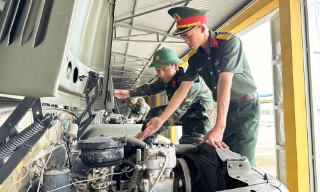 Sĩ quan trẻ “vừa hồng, vừa chuyên” 