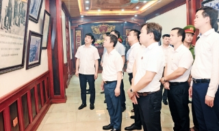 Song Liễu đi lên từ mùa thu cách mạng