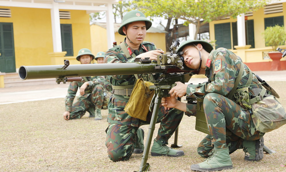  Đoàn Thiện Thuật thi đua huấn luyện giỏi