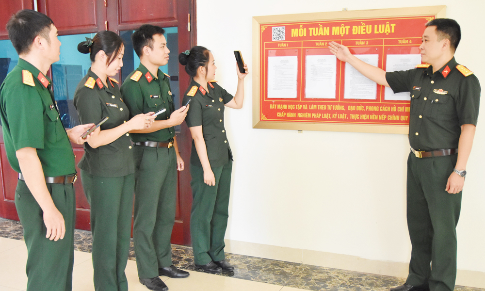  Học chính trị thuận tiện với thư viện số 