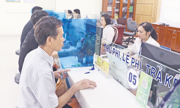 Xây dựng đội ngũ đảng viên gương mẫu