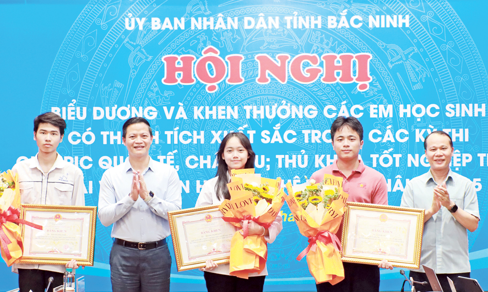  Tiếp tục đẩy mạnh các phong trào thi đua yêu nước, tạo động lực thực hiện thắng lợi các nhiệm vụ đề ra