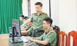 Trung tá Hoàng Anh Tuấn: Thầm lặng trên mặt trận vô hình