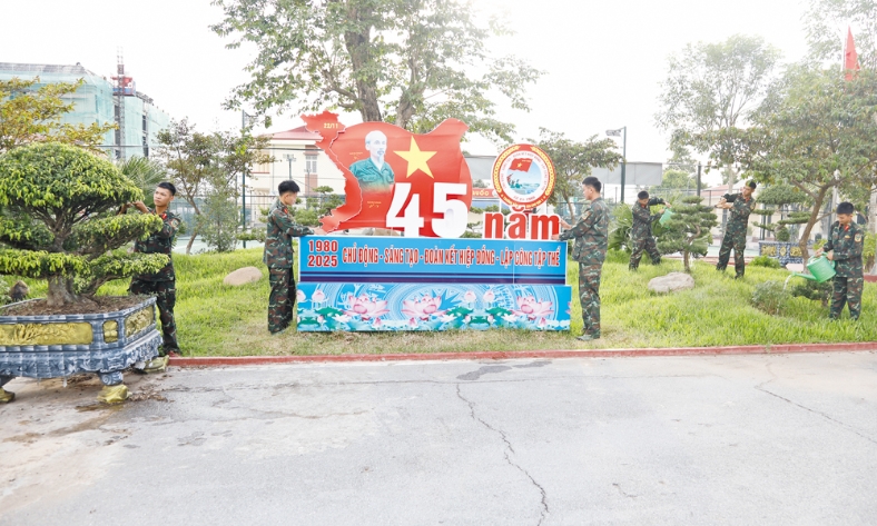  Doanh trại chính quy, sạch, đẹp giữa núi rừng