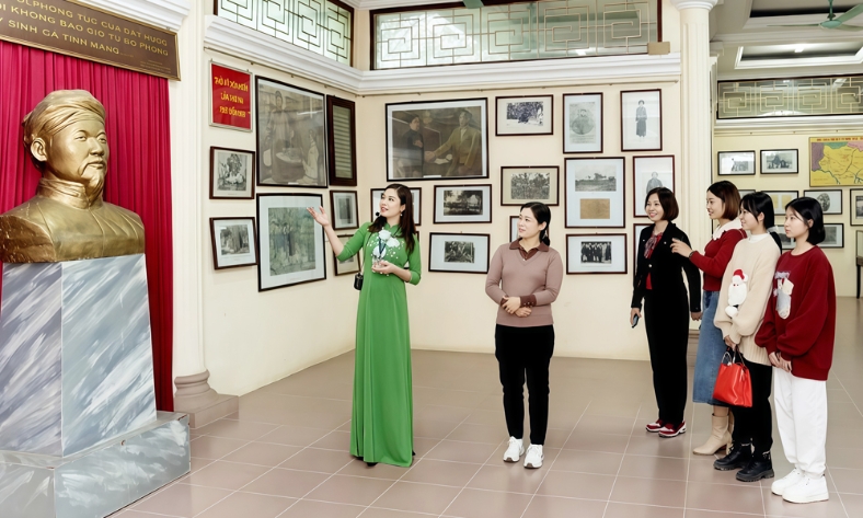  Hướng dẫn viên du lịch: Góp sức quảng bá nét đẹp quê hương