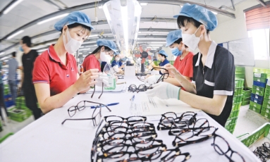  Khí thế thi đua trên công trường, đồng ruộng