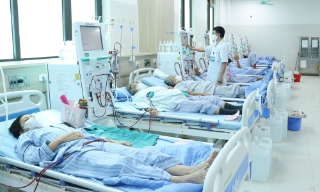 Bảo hiểm y tế - “Phao cứu sinh” với người bệnh yếu thế