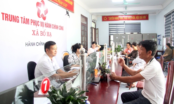 Không tiếp nhận hồ sơ giấy 25 dịch vụ công thiết yếu: Tăng tính minh bạch, nâng chất lượng phục vụ người dân