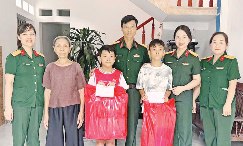  Phụ nữ lực lượng vũ trang tỉnh Bắc Ninh: Vững chuyên môn, giàu nhân ái