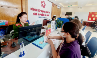 Cảnh sát giao thông Bắc Ninh đề nghị người dân đổi giấy phép lái xe bản giấy sang vật liệu PET