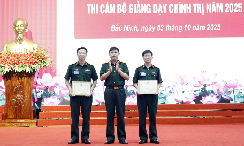  Người “truyền lửa” cho bộ đội