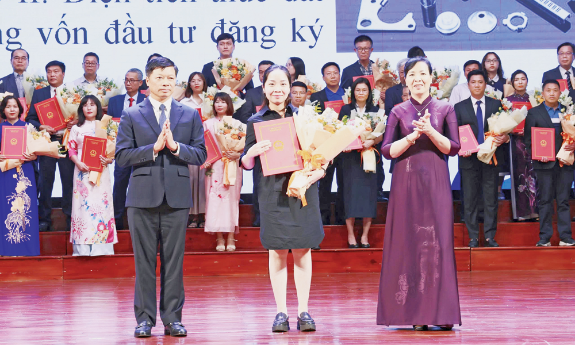 Bắc Ninh tiên phong phát triển công nghiệp bán dẫn: Bài 2 - Nghị quyết “đi tắt đón đầu”