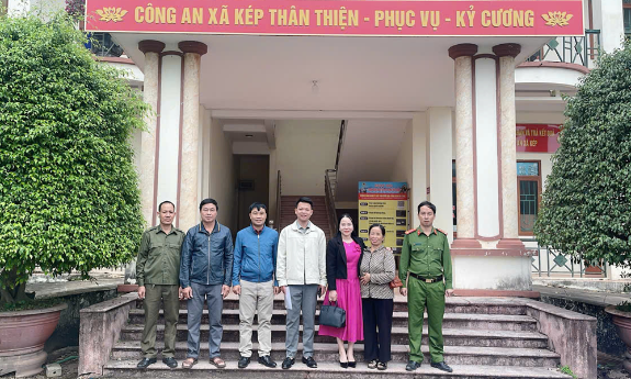 Công an xã Kép nhanh chóng hỗ trợ người dân nhận lại 400 triệu đồng