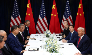 “Quãng nghỉ chiến lược” trong cơn sóng ngầm cạnh tranh siêu cường