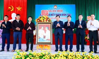 Phó Chủ tịch UBND tỉnh Phan Thế Tuấn dự Ngày hội Đại đoàn kết toàn dân tộc tại xã Tân Sơn