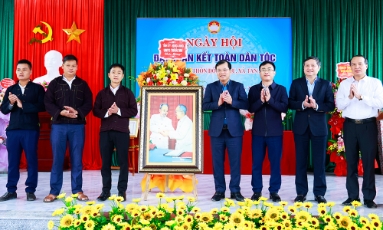  Phó Chủ tịch UBND tỉnh Phan Thế Tuấn dự Ngày hội Đại đoàn kết toàn dân tộc tại xã Tân Sơn