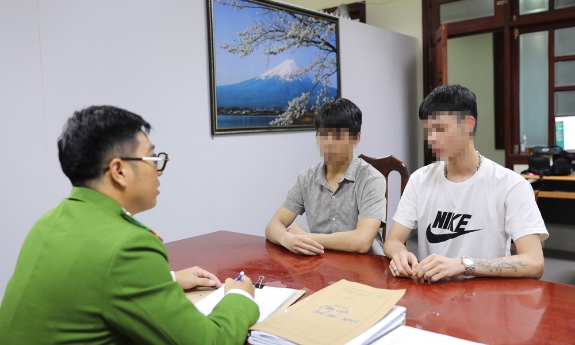 Từ "việc nhẹ, lương cao" đến vỡ mộng nơi đất khách