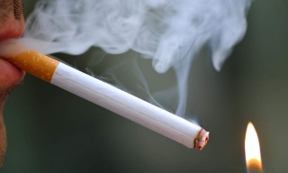 5 tác hại của thuốc lá với mắt