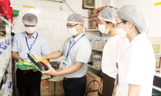 Bảo đảm an toàn thực phẩm dịp cuối năm: Giám sát chặt, cảnh báo sớm