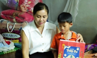 Vòng tay yêu thương của “Mẹ đỡ đầu”